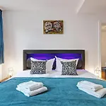 Boutique-hotel Kronenstuben - Unschlagbare Zentrumsnaehe Direkt Am Marstall & Marktplatz - Schloss In 3 Min - Fruehstueck - Langzeitmiete فندق