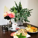 Boutique-hotel Kronenstuben - Unschlagbare Zentrumsnaehe Direkt Am Marstall & Marktplatz - Schloss In 3 Min - Fruehstueck - Langzeitmiete 3*