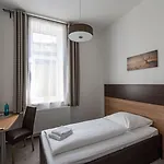 Boutique-hotel Kronenstuben - Unschlagbare Zentrumsnaehe Direkt Am Marstall & Marktplatz - Schloss In 3 Min - Fruehstueck - Langzeitmiete 3* لودفيغسبرغ