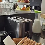 فندق Boutique-hotel Kronenstuben - Unschlagbare Zentrumsnaehe Direkt Am Marstall & Marktplatz - Schloss In 3 Min - Fruehstueck - Langzeitmiete 3*