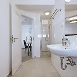 Boutique-hotel Kronenstuben - Unschlagbare Zentrumsnaehe Direkt Am Marstall & Marktplatz - Schloss In 3 Min - Fruehstueck - Langzeitmiete 3*