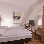 Boutique-hotel Kronenstuben - Unschlagbare Zentrumsnaehe Direkt Am Marstall & Marktplatz - Schloss In 3 Min - Fruehstueck - Langzeitmiete فندق لودفيغسبرغ