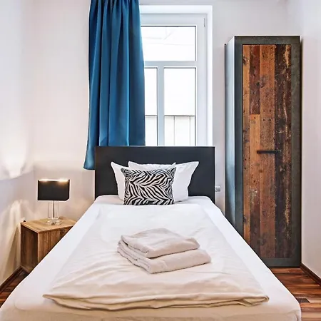מלון Boutique-hotel Kronenstuben - Unschlagbare Zentrumsnaehe Direkt Am Marstall & Marktplatz - Schloss In 3 Min - Fruehstueck - Langzeitmiete 3*