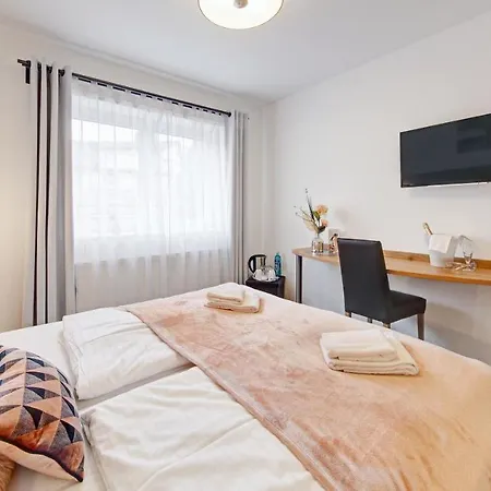 Boutique-hotel Kronenstuben - Unschlagbare Zentrumsnaehe Direkt Am Marstall & Marktplatz - Schloss In 3 Min - Fruehstueck - Langzeitmiete 3* Ludwigsburg