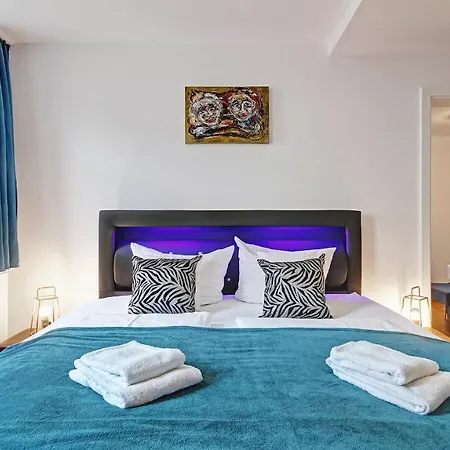 Boutique-hotel Kronenstuben - Unschlagbare Zentrumsnaehe Direkt Am Marstall & Marktplatz - Schloss In 3 Min - Fruehstueck - Langzeitmiete מלון