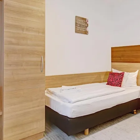 מלון Boutique-hotel Kronenstuben - Unschlagbare Zentrumsnaehe Direkt Am Marstall & Marktplatz - Schloss In 3 Min - Fruehstueck - Langzeitmiete
