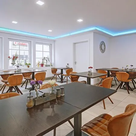 Hotel Boutique-hotel Kronenstuben - Unschlagbare Zentrumsnaehe Direkt Am Marstall & Marktplatz - Schloss In 3 Min - Fruehstueck - Langzeitmiete Ludwigsburg