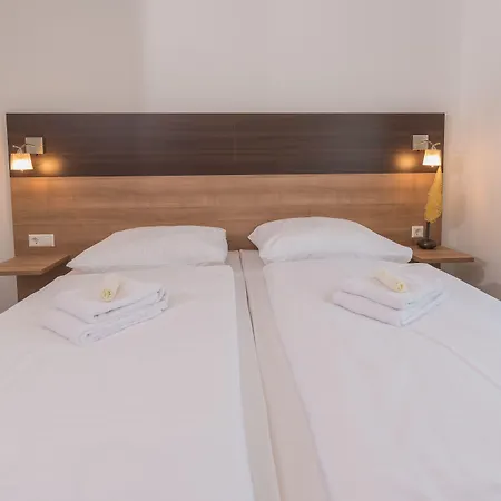 Ξενοδοχείο Boutique-hotel Kronenstuben - Unschlagbare Zentrumsnaehe Direkt Am Marstall & Marktplatz - Schloss In 3 Min - Fruehstueck - Langzeitmiete Λούντβιχσμπουργκ