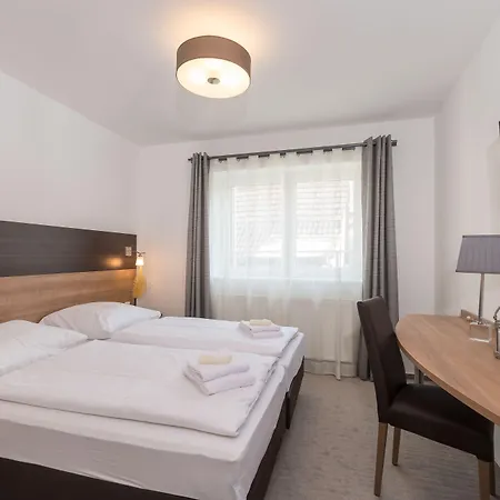 Boutique-hotel Kronenstuben - Unschlagbare Zentrumsnaehe Direkt Am Marstall & Marktplatz - Schloss In 3 Min - Fruehstueck - Langzeitmiete מלון 3*