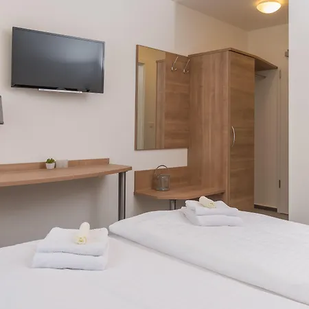 מלון Boutique-hotel Kronenstuben - Unschlagbare Zentrumsnaehe Direkt Am Marstall & Marktplatz - Schloss In 3 Min - Fruehstueck - Langzeitmiete