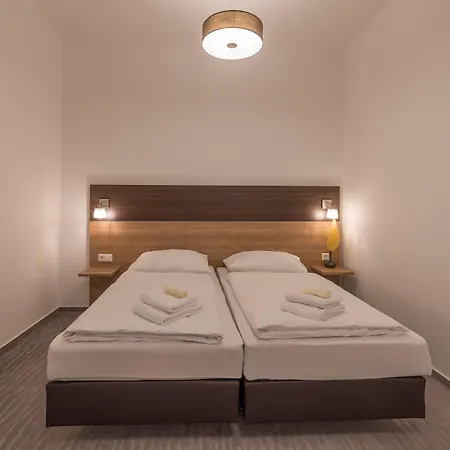 Boutique-hotel Kronenstuben - Unschlagbare Zentrumsnaehe Direkt Am Marstall & Marktplatz - Schloss In 3 Min - Fruehstueck - Langzeitmiete Ludwigsburg