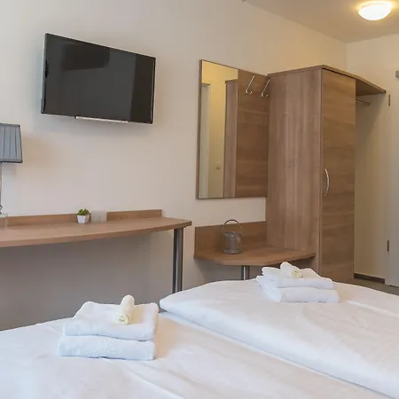 Boutique-hotel Kronenstuben - Unschlagbare Zentrumsnaehe Direkt Am Marstall & Marktplatz - Schloss In 3 Min - Fruehstueck - Langzeitmiete Λούντβιχσμπουργκ