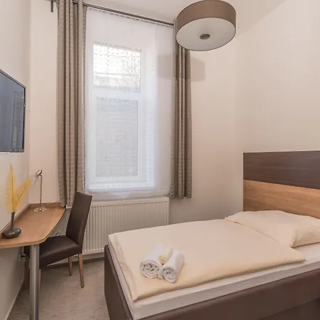 Boutique-hotel Kronenstuben - Unschlagbare Zentrumsnaehe Direkt Am Marstall & Marktplatz - Schloss In 3 Min - Fruehstueck - Langzeitmiete