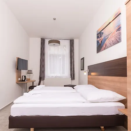 Boutique-hotel Kronenstuben - Unschlagbare Zentrumsnaehe Direkt Am Marstall & Marktplatz - Schloss In 3 Min - Fruehstueck - Langzeitmiete 3*