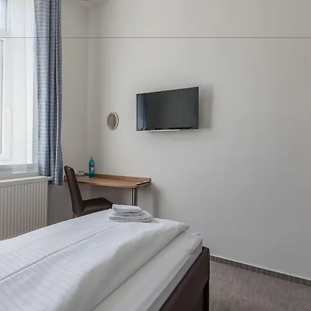 Boutique-hotel Kronenstuben - Unschlagbare Zentrumsnaehe Direkt Am Marstall & Marktplatz - Schloss In 3 Min - Fruehstueck - Langzeitmiete מלון