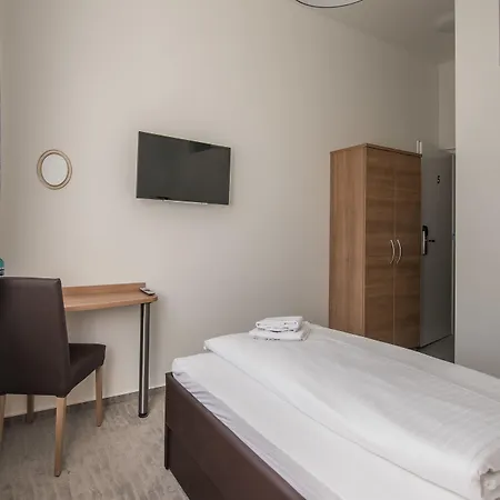Boutique-hotel Kronenstuben - Unschlagbare Zentrumsnaehe Direkt Am Marstall & Marktplatz - Schloss In 3 Min - Fruehstueck - Langzeitmiete מלון