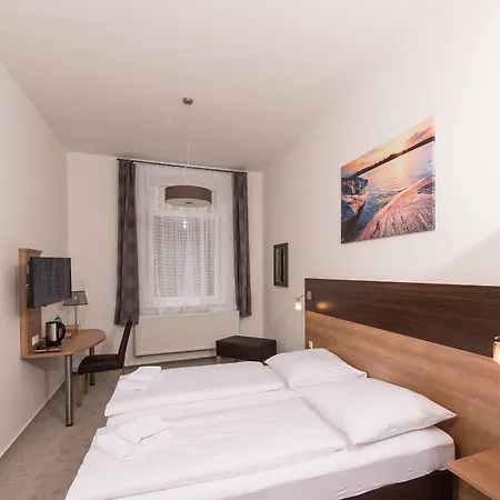 Boutique-hotel Kronenstuben - Unschlagbare Zentrumsnaehe Direkt Am Marstall & Marktplatz - Schloss In 3 Min - Fruehstueck - Langzeitmiete Ξενοδοχείο Λούντβιχσμπουργκ