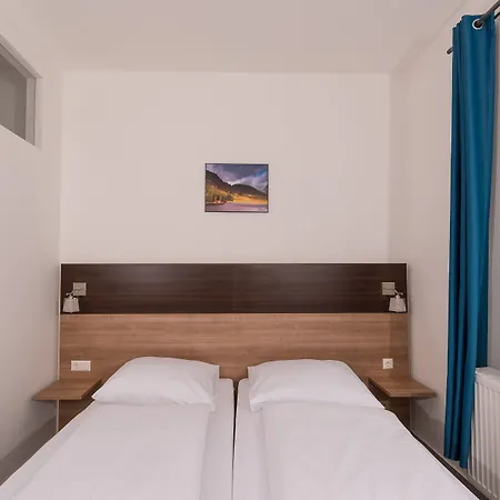 Boutique-hotel Kronenstuben - Unschlagbare Zentrumsnaehe Direkt Am Marstall & Marktplatz - Schloss In 3 Min - Fruehstueck - Langzeitmiete Otel