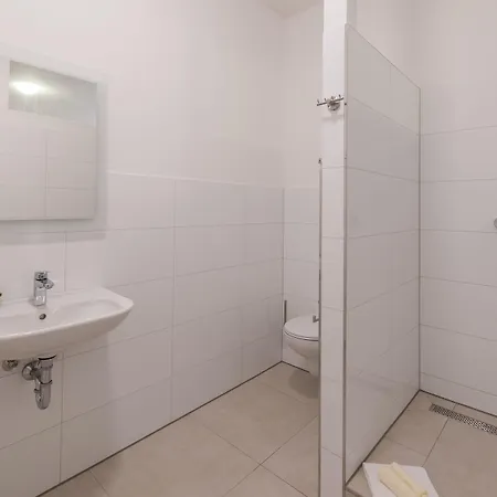 Boutique-hotel Kronenstuben - Unschlagbare Zentrumsnaehe Direkt Am Marstall & Marktplatz - Schloss In 3 Min - Fruehstueck - Langzeitmiete מלון