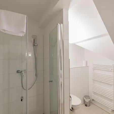 מלון Boutique-hotel Kronenstuben - Unschlagbare Zentrumsnaehe Direkt Am Marstall & Marktplatz - Schloss In 3 Min - Fruehstueck - Langzeitmiete לודוויגסבורג