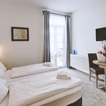 Boutique-hotel Kronenstuben - Unschlagbare Zentrumsnaehe Direkt Am Marstall & Marktplatz - Schloss In 3 Min - Fruehstueck - Langzeitmiete Hotel