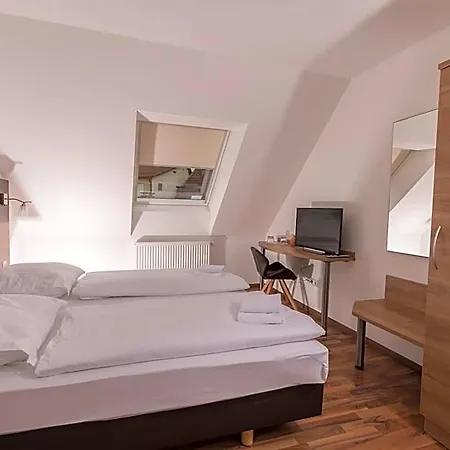 Boutique-hotel Kronenstuben - Unschlagbare Zentrumsnaehe Direkt Am Marstall & Marktplatz - Schloss In 3 Min - Fruehstueck - Langzeitmiete Hotell