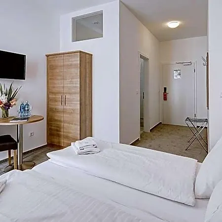 Hotell Boutique-hotel Kronenstuben - Unschlagbare Zentrumsnaehe Direkt Am Marstall & Marktplatz - Schloss In 3 Min - Fruehstueck - Langzeitmiete 3*