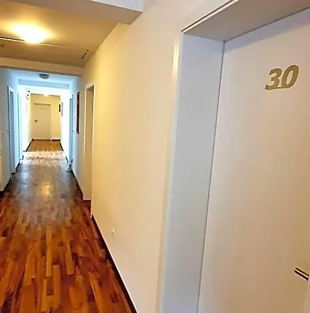 Boutique-hotel Kronenstuben - Unschlagbare Zentrumsnaehe Direkt Am Marstall & Marktplatz - Schloss In 3 Min - Fruehstueck - Langzeitmiete מלון 3*