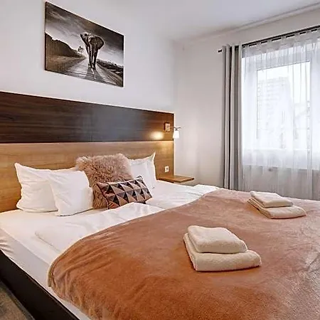 Boutique-hotel Kronenstuben - Unschlagbare Zentrumsnaehe Direkt Am Marstall & Marktplatz - Schloss In 3 Min - Fruehstueck - Langzeitmiete Hotell 3*