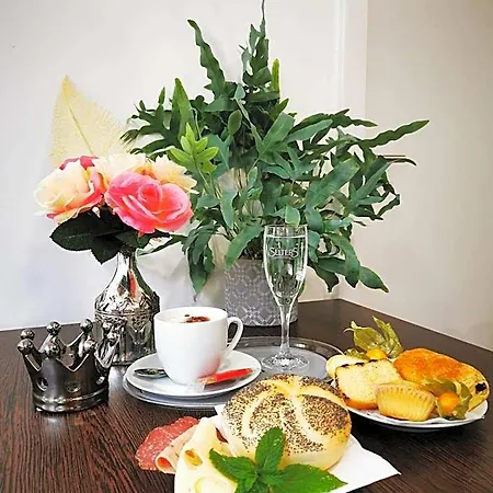Boutique-hotel Kronenstuben - Unschlagbare Zentrumsnaehe Direkt Am Marstall & Marktplatz - Schloss In 3 Min - Fruehstueck - Langzeitmiete מלון