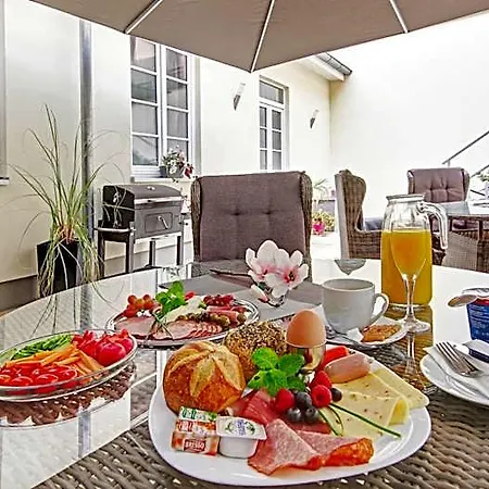 Boutique-hotel Kronenstuben - Unschlagbare Zentrumsnaehe Direkt Am Marstall & Marktplatz - Schloss In 3 Min - Fruehstueck - Langzeitmiete Hotell 3*