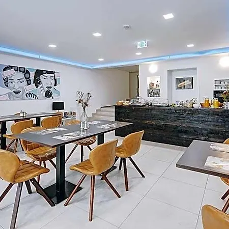 Hotell Boutique-hotel Kronenstuben - Unschlagbare Zentrumsnaehe Direkt Am Marstall & Marktplatz - Schloss In 3 Min - Fruehstueck - Langzeitmiete Ludwigsburg