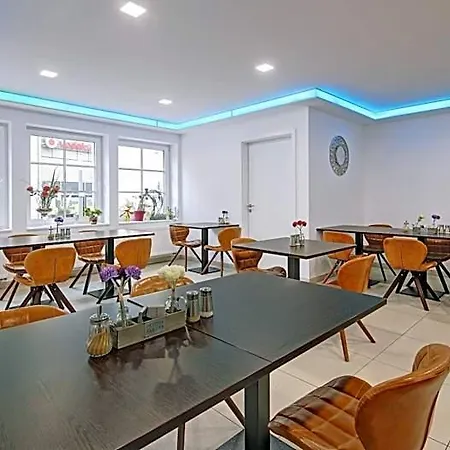 Boutique-hotel Kronenstuben - Unschlagbare Zentrumsnaehe Direkt Am Marstall & Marktplatz - Schloss In 3 Min - Fruehstueck - Langzeitmiete 3*