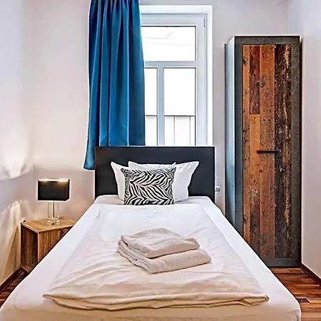 Boutique-hotel Kronenstuben - Unschlagbare Zentrumsnaehe Direkt Am Marstall & Marktplatz - Schloss In 3 Min - Fruehstueck - Langzeitmiete Hotell 3*
