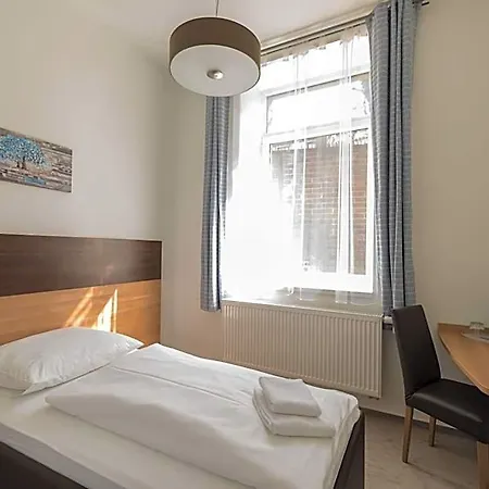 Boutique-hotel Kronenstuben - Unschlagbare Zentrumsnaehe Direkt Am Marstall & Marktplatz - Schloss In 3 Min - Fruehstueck - Langzeitmiete Hotell Ludwigsburg