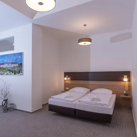 Boutique-hotel Kronenstuben - Unschlagbare Zentrumsnaehe Direkt Am Marstall & Marktplatz - Schloss In 3 Min - Fruehstueck - Langzeitmiete 3* Λούντβιχσμπουργκ