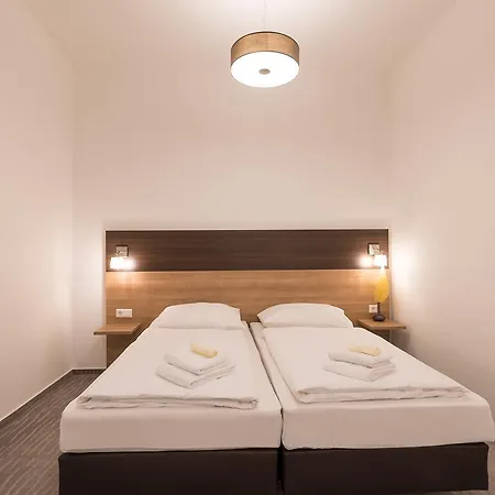 Boutique-hotel Kronenstuben - Unschlagbare Zentrumsnaehe Direkt Am Marstall & Marktplatz - Schloss In 3 Min - Fruehstueck - Langzeitmiete Λούντβιχσμπουργκ