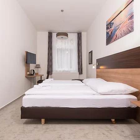 Boutique-hotel Kronenstuben - Unschlagbare Zentrumsnaehe Direkt Am Marstall & Marktplatz - Schloss In 3 Min - Fruehstueck - Langzeitmiete 3* Λούντβιχσμπουργκ