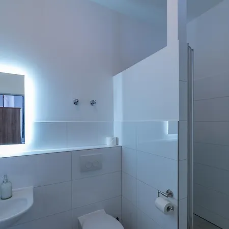 Boutique-hotel Kronenstuben - Unschlagbare Zentrumsnaehe Direkt Am Marstall & Marktplatz - Schloss In 3 Min - Fruehstueck - Langzeitmiete Ludwigsburg