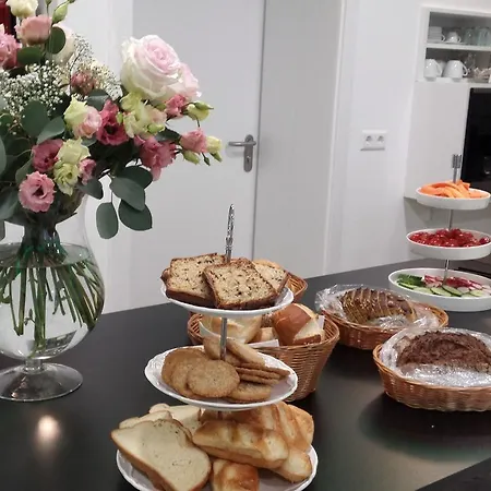 Boutique-hotel Kronenstuben - Unschlagbare Zentrumsnaehe Direkt Am Marstall & Marktplatz - Schloss In 3 Min - Fruehstueck - Langzeitmiete 3*