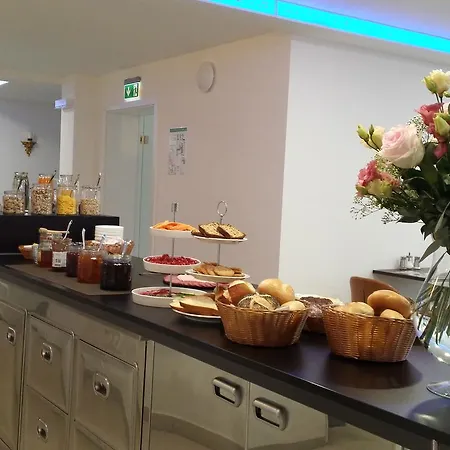 Boutique-hotel Kronenstuben - Unschlagbare Zentrumsnaehe Direkt Am Marstall & Marktplatz - Schloss In 3 Min - Fruehstueck - Langzeitmiete Hotel