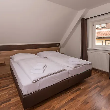 Boutique-hotel Kronenstuben - Unschlagbare Zentrumsnaehe Direkt Am Marstall & Marktplatz - Schloss In 3 Min - Fruehstueck - Langzeitmiete Hotel