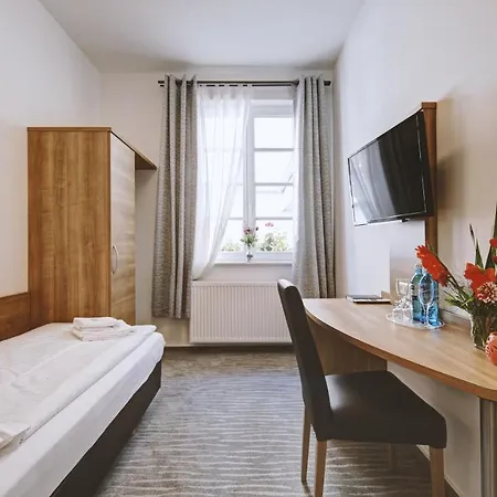 מלון Boutique-hotel Kronenstuben - Unschlagbare Zentrumsnaehe Direkt Am Marstall & Marktplatz - Schloss In 3 Min - Fruehstueck - Langzeitmiete 3*