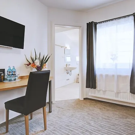 מלון Boutique-hotel Kronenstuben - Unschlagbare Zentrumsnaehe Direkt Am Marstall & Marktplatz - Schloss In 3 Min - Fruehstueck - Langzeitmiete