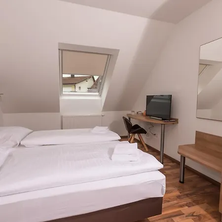 Boutique-hotel Kronenstuben - Unschlagbare Zentrumsnaehe Direkt Am Marstall & Marktplatz - Schloss In 3 Min - Fruehstueck - Langzeitmiete Hotel Ludwigsburg