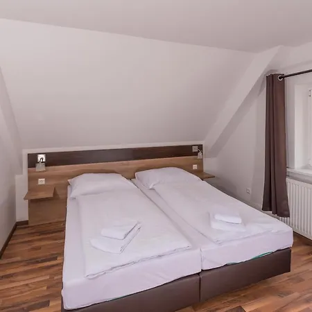 Boutique-hotel Kronenstuben - Unschlagbare Zentrumsnaehe Direkt Am Marstall & Marktplatz - Schloss In 3 Min - Fruehstueck - Langzeitmiete Hotel