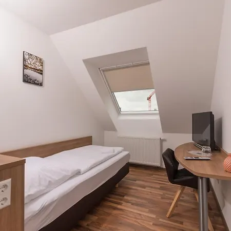 Boutique-hotel Kronenstuben - Unschlagbare Zentrumsnaehe Direkt Am Marstall & Marktplatz - Schloss In 3 Min - Fruehstueck - Langzeitmiete 3* Λούντβιχσμπουργκ