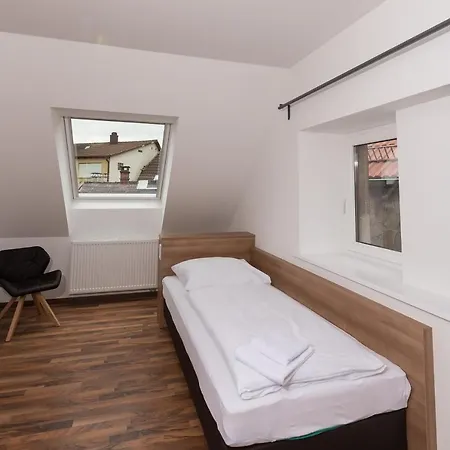 Boutique-hotel Kronenstuben - Unschlagbare Zentrumsnaehe Direkt Am Marstall & Marktplatz - Schloss In 3 Min - Fruehstueck - Langzeitmiete Hotel 3*